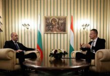 Радев уговаря на тайна среща със Сиярто продажбата на „Лукойл“ на унгарска фирма. Ще се прави на Орбан и Фицо в услуга на Путин