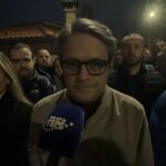 Депутати и младежи от ГЕРБ осуетиха провокация срещу дома на Борисов от измамниците от „Величие“ (Видео)