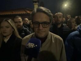 Депутати и младежи от ГЕРБ осуетиха провокация срещу дома на Борисов от измамниците от „Величие“ (Видео)