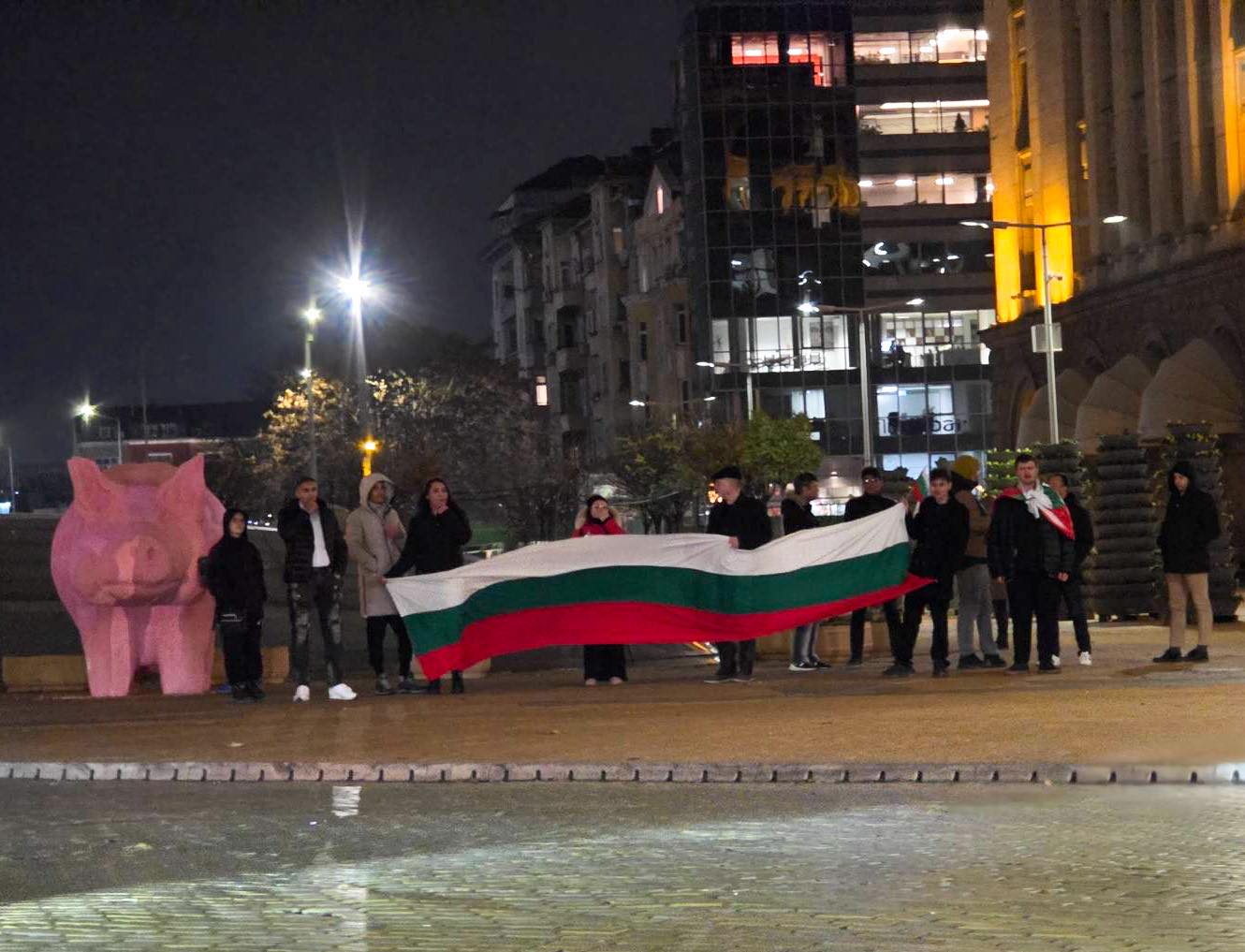 Явор Божанков в предизборен клипЯвор Божанков фейсбукДнес Костадинов а к а Копейкин