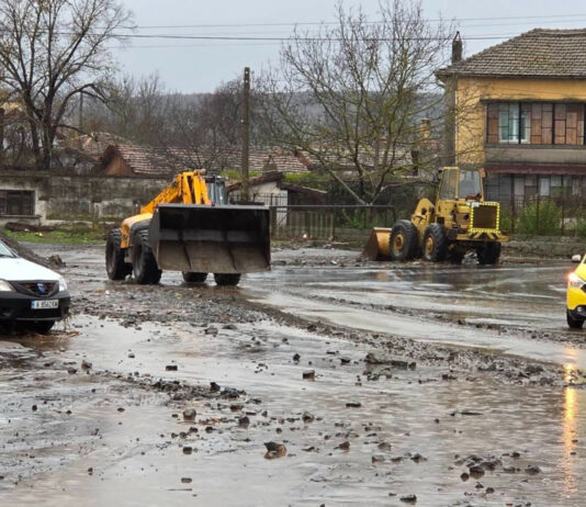 Описват щетите след пороя в созополското село Зидарово