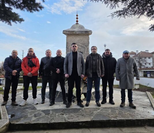 Сборище на ДБ на Тюркян чешма събра милион „лайкове“: Поклон се отдава с наведени глави, а не със стойки за раздаване на шамари!