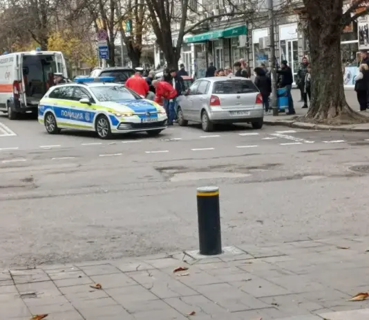 Шофьорка блъсна пешеходец и помете два паркирани автомобила в Русе