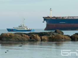 Танкерът „Кайрос“ пое курс към Бургаския залив, теглен от 3 влекача