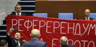 „Възраждане“ за плаката с правописна грешка: Артистична провокация, която привлече вниманието на всички