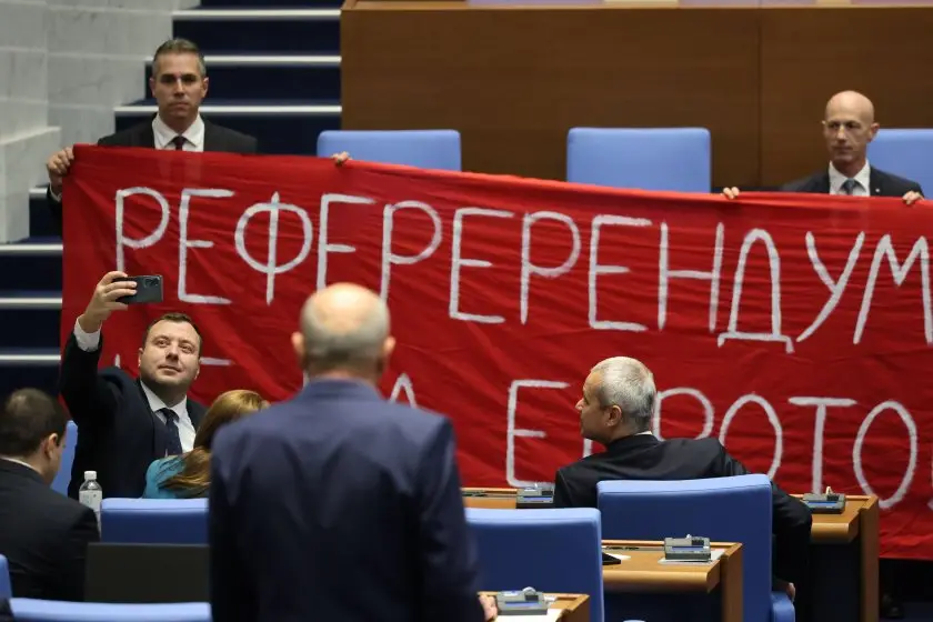 Депутатите от Възраждане станаха за смях след като опънаха в