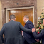 Диви селяндурски изстъпления на Ивайло Мирчев в парламента, крещи и дърпа Пеевски /видео/