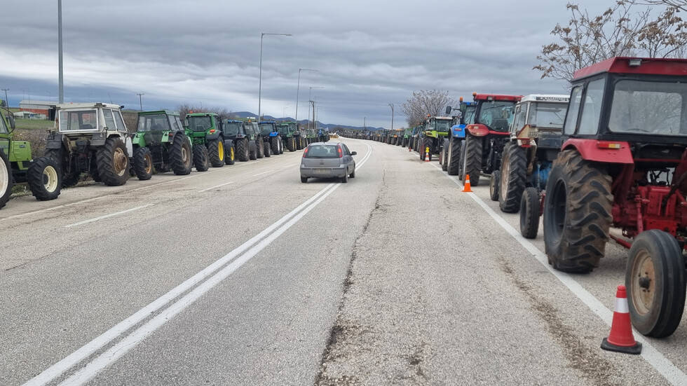 Гръцките фермери отново спряха движението на тежкотоварни автомобили през граничните