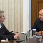 Сачева на Радев: Влизането в президентската институция е като влизане в най-голямата партийна централа