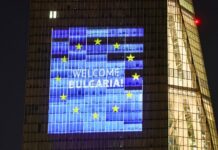 „Добре дошла, България“ грейна върху сградата на ЕЦБ във Франкфурт