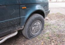 Десетки автомобили осъмнаха с нарязани гуми в столичния квартал „Мотописта”