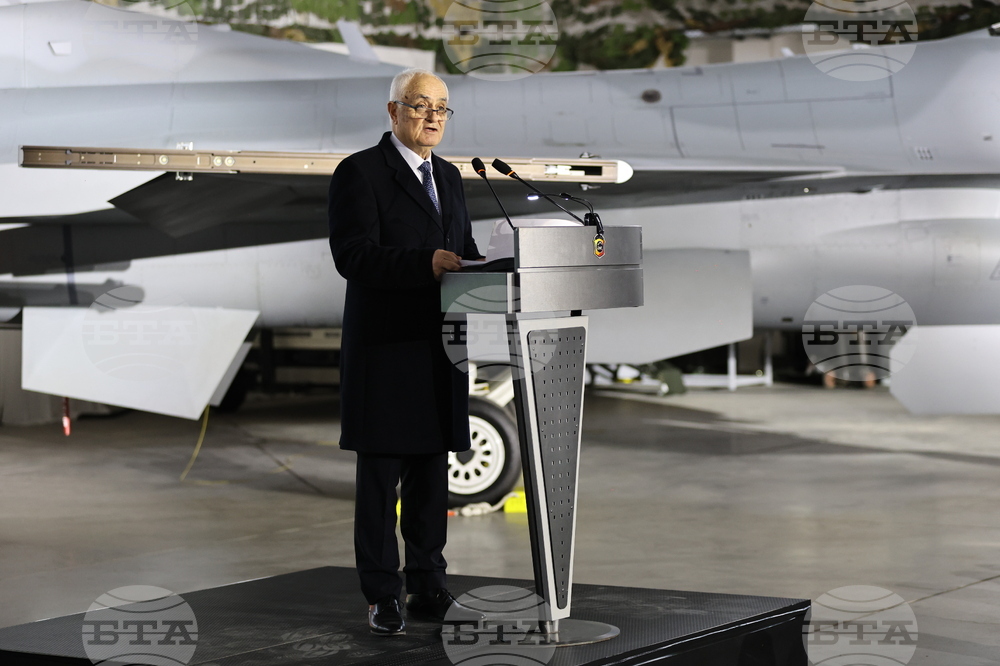 Всички осем самолета F 16 Block 70 по първия договор