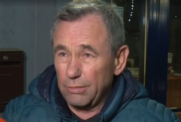 Трима души бяха евакуирани от танкера Кайрос Това каза на