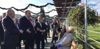 Лидерът на ДПС Делян Пеевски дойде изненадващо в Кърджали ден преди насрочения митинг „Не на омразата“