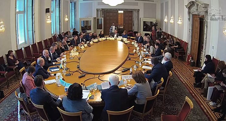 Ресорната комисия в парламента одобри удължителния Закон за държавния бюджет