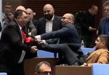 Грозни сцени в парламента: Руди Гела рита и раздава юмруци