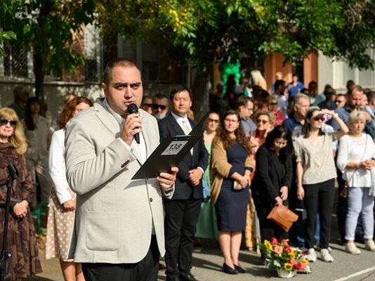 Прокуратурата обжалва гаранцията на директора на училището с тайните камери в тоалетните