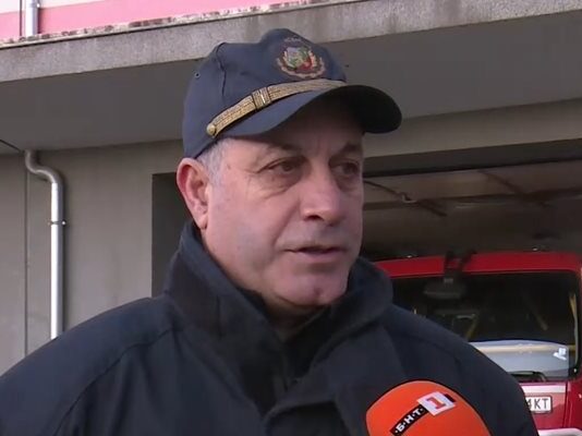 Дърво падна върху колата на чешко семейство в прохода Предела