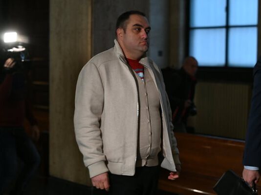 Бившият директор на училището с камерите остава на свобода, но вече срещу 10 хил. лв. гаранция