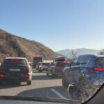 Километрични колони от коли на „Струма“ край Симитли