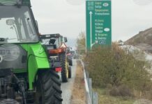 До 18:00 часа няма да се допуска преминаване на товарни автомобили през прехода „Кулата – Промахон“ в двете посоки