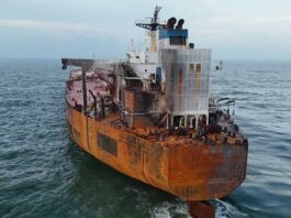 Държавата изпраща провизии и техника на екипажа на танкера „Кайрос“ край Ахтопол