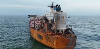 Държавата изпраща провизии и техника на екипажа на танкера „Кайрос“ край Ахтопол