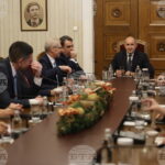 Атанасов пита Радев: С кого разговаряме в момента – с президент или с конкурент