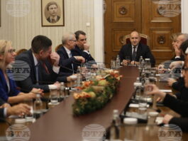 Атанасов пита Радев: С кого разговаряме в момента – с президент или с конкурент