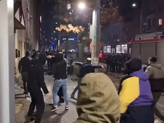 Погромаджията Ники, любимец на Козата от парламента, остава в ареста