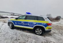 Заради снега десетски населени места останаха без ток