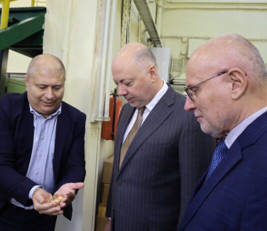 Премиерът Желязков огледа производството на евромонети в БНБ