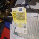 Заловиха двама фалшификатори на евро и на документи за коли двойници