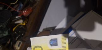 Заловиха двама фалшификатори на евро и на документи за коли двойници