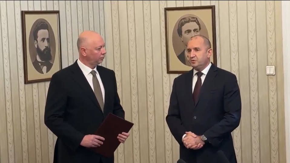 Виктор ДимчевВиктор Димчев фейсбукЛекция по демокрация от Росен Желязков лично