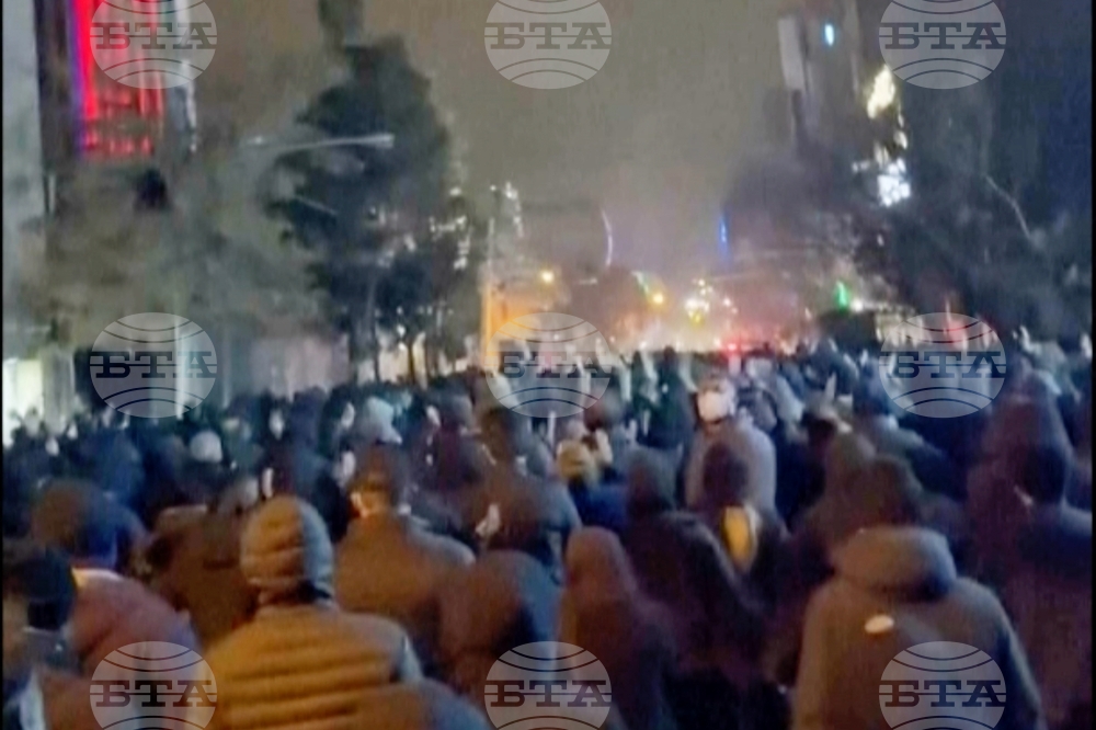Всенародните протести в Иран срещу управляващите заради влошаващото се икономическо