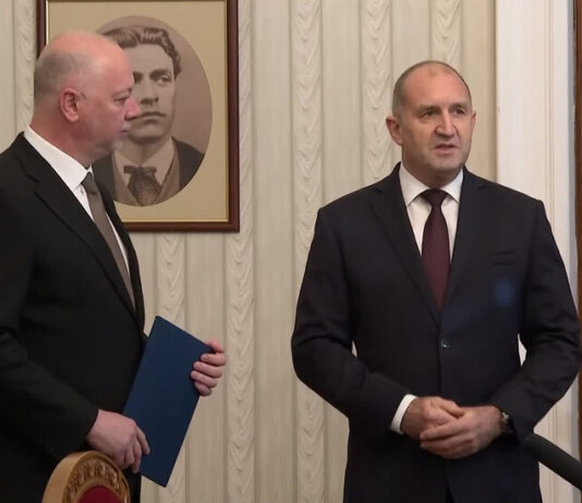 Очаквано Росен Желязков върна мандата за съставяне на правителство