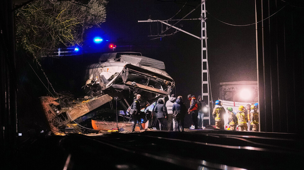 Поредна железопътна катастрофа в Испания Пътнически влак дерайлира след като