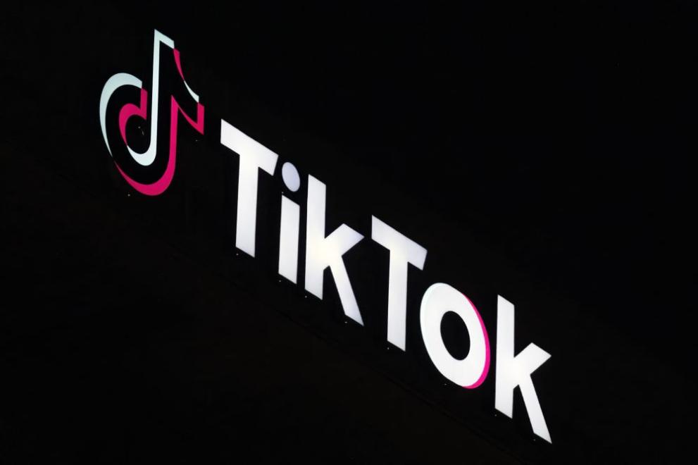 Американският бизнес на видеоплатформата ТикТок TikTok официално е прехвърлен на