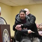 Мъж напръска представителка на демократите в Конгреса с течност от спринцовка (ВИДЕО)