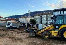 Асеновград трети ден без вода заради спукан водопровод, върху който е построена къща