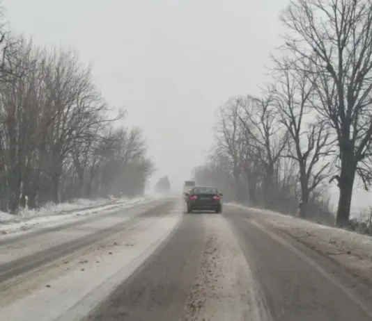 Пътищата в страната са проходими при зимни условия. Има мъгли и заледяване