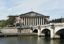 Долната камара на френския парламент забрани социалните мрежи за деца до 15 г.