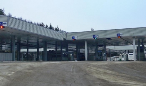 28 товарни автомобила чакат на ГКПП Гюешево за влизане в