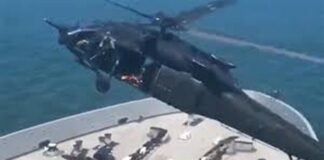 Американски командоси превзеха нелегален танкер, докато руският флот наблюдава отстрани