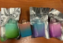 Китайци опитаха да вкарат контрабандни вейпове през софийското летище (Снимки)