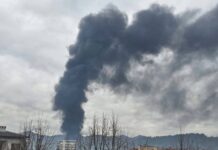 Голям пожар в склад за текстилни материали в Троян