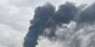 Голям пожар в склад за текстилни материали в Троян