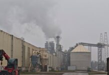 „Кроношпан“ спира част от дейността си, обжалва в съда заповедта на РИОСВ