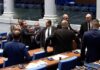 Пак агресия в парламента, депутати от „Възраждане“ и АПС едва не се сбиха